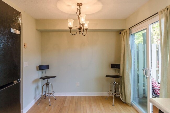 Building Photo - Coastal Convenience at Rivers Point Row!