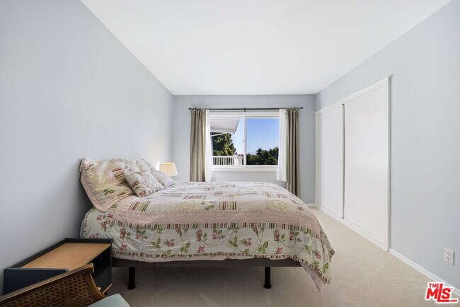 Building Photo - 11215 Sunset Blvd