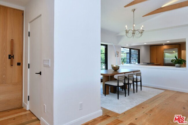 Building Photo - 2145 Linda Flora Dr