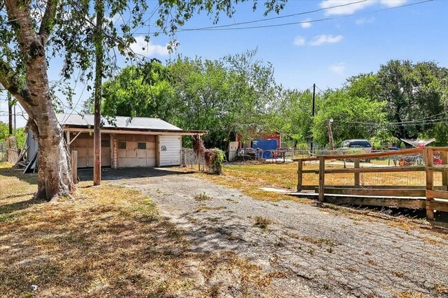 Building Photo - 11230 Blades- 3bed/1bath $1,195/month