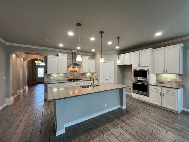 Building Photo - WALKING DISTANCE FROM OSO BAY WETLAND PRES...