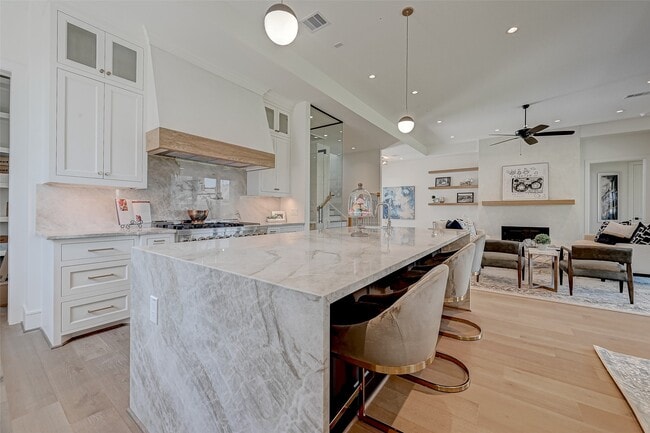 Building Photo - 1506 W 43rd St