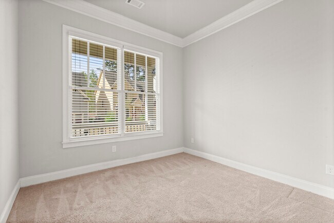 Building Photo - Townhouse - 4 Beds - 4 Bath