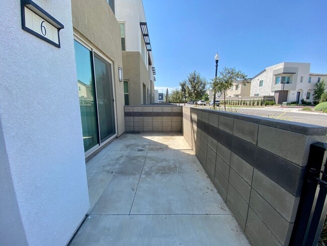 Building Photo - Modern 3-Bed, 3-Bath Home with Garage & Re...