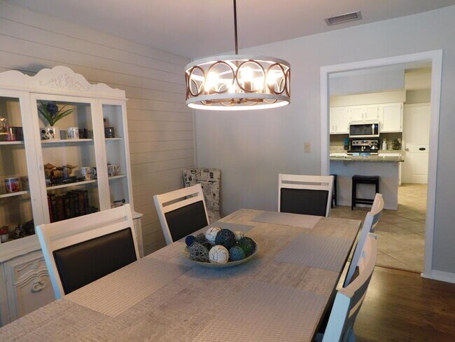 Building Photo - 939 Ridgewood Way