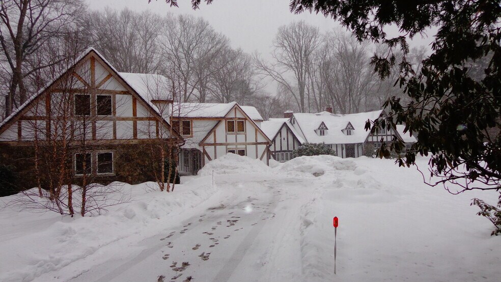 Building Photo - 16 Crooked Mile Rd