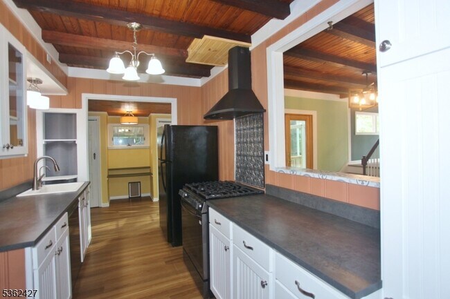 Building Photo - 56 Rogerene Way