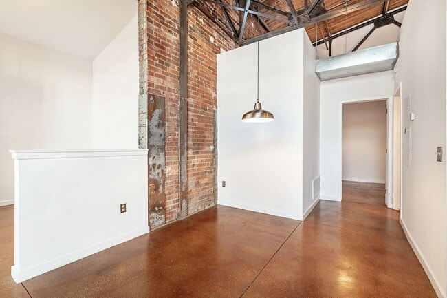 Building Photo - 3033 Blake St