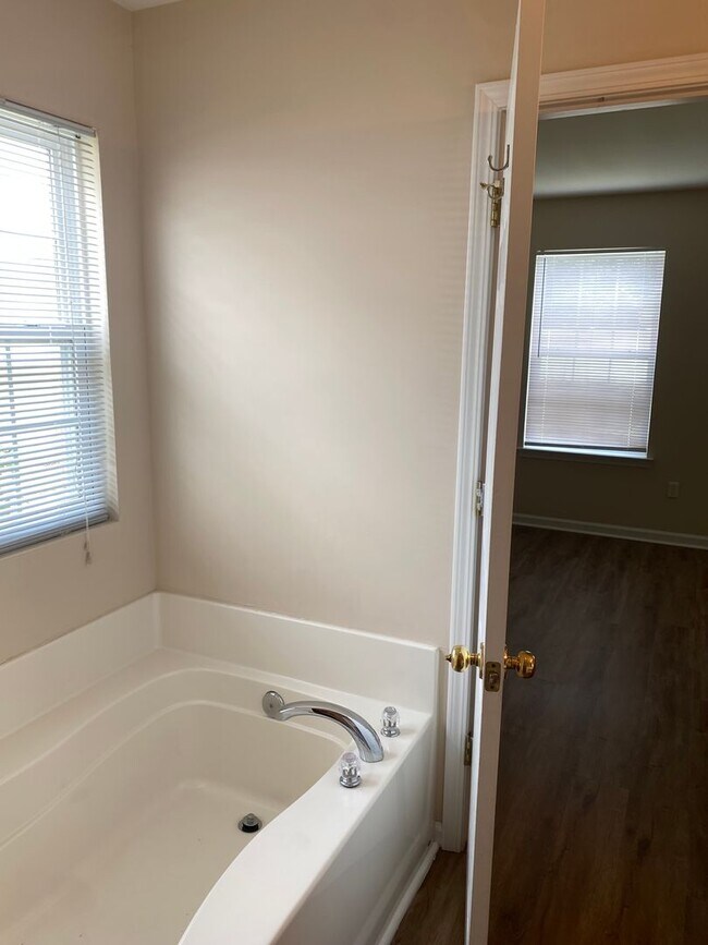 Building Photo - 2525 Whetstone Ln