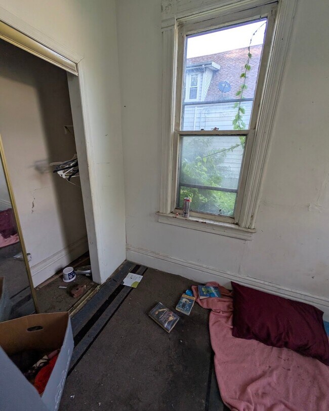 Building Photo - 1521 S Westmoreland Ave