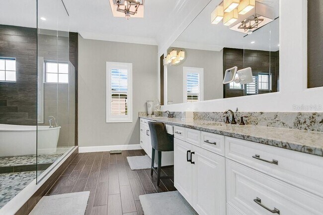 Building Photo - 8311 Via Vittoria Way
