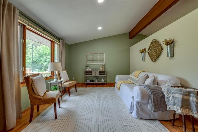 Building Photo - 6409-6411 Hammersley Rd Duplex