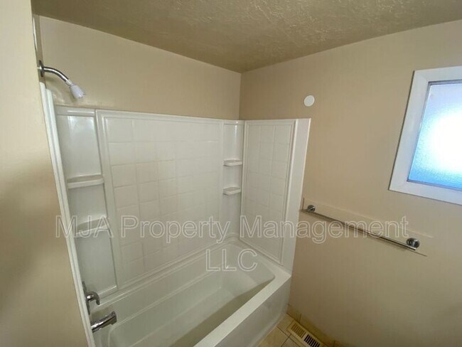 Building Photo - 2182 W 5600 S