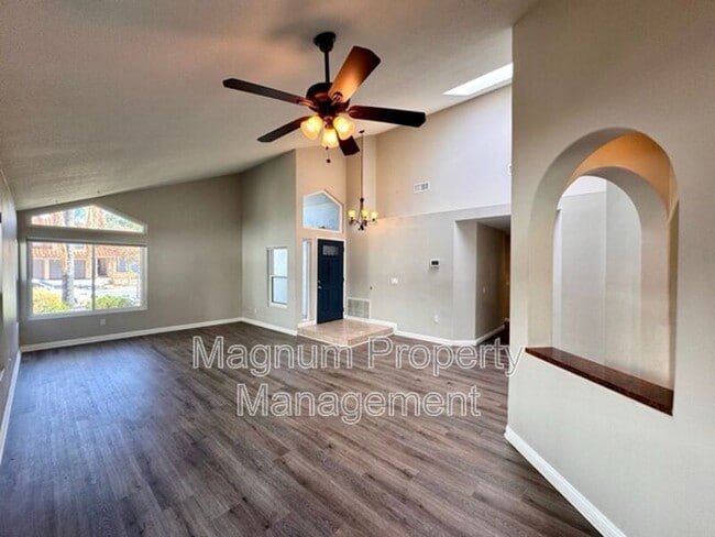 Building Photo - 25483 Blackthorne Dr