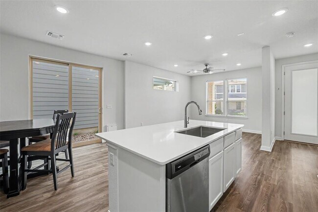Building Photo - 8518 Leroi Dr