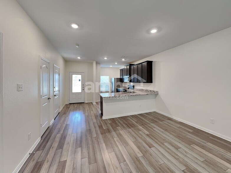 Building Photo - 7917 Cactus Plum Dr