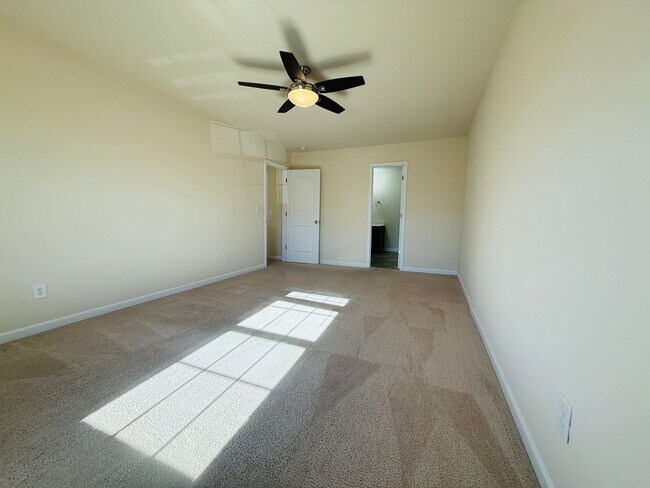 Building Photo - 522 Jernigan St