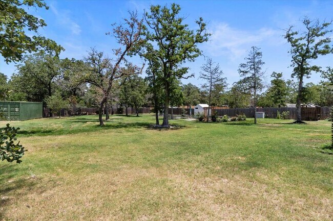 Building Photo - 127 Medlar Dr