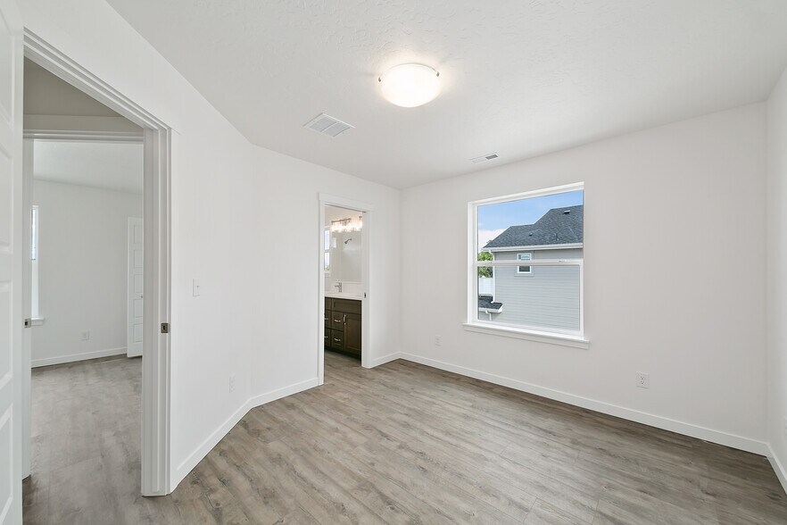 Building Photo - 1326 N Meridian Rd