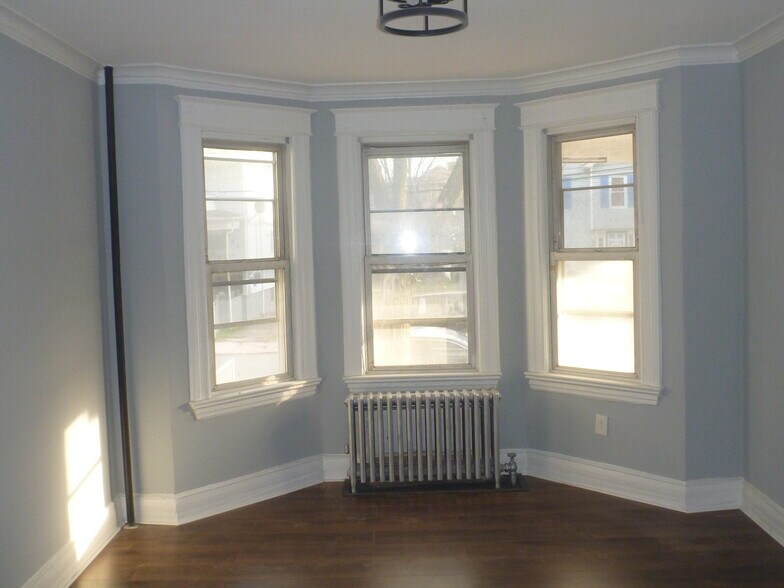 Building Photo - 81 Rose Ter