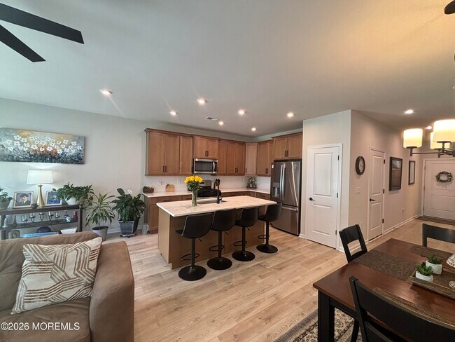 Building Photo - 12 Coburgh Dr