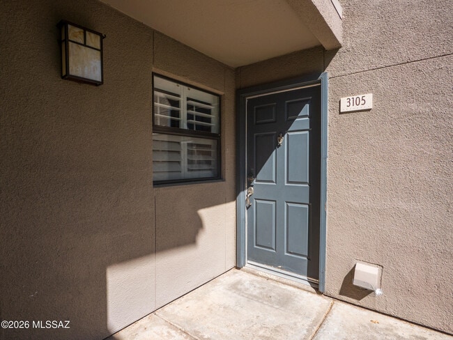 Building Photo - 5855 N Kolb Rd