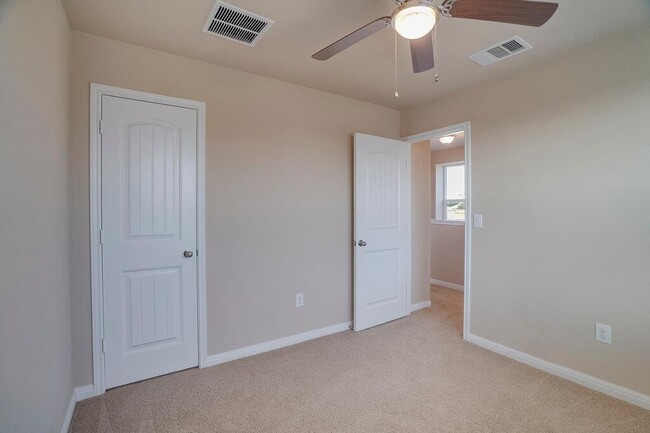 Building Photo - 412 Cane River Rd