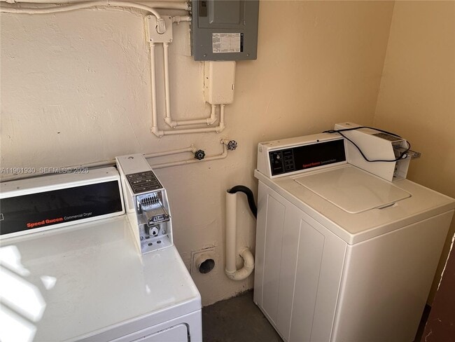 Building Photo - 6591 SW 46th St