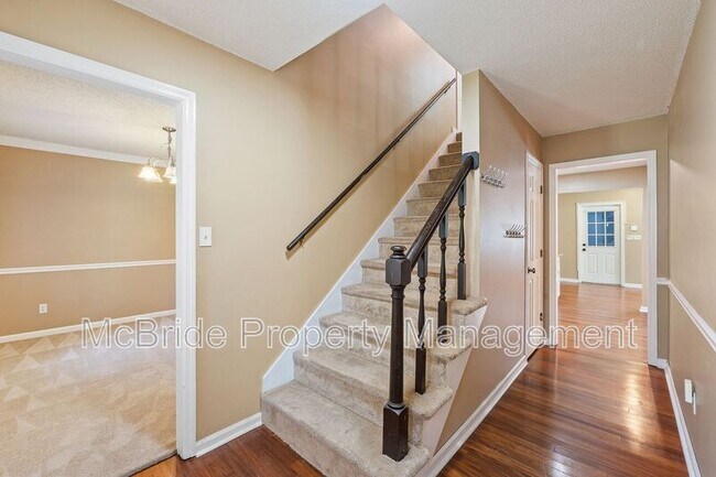 Building Photo - 539 Hunterdale Rd