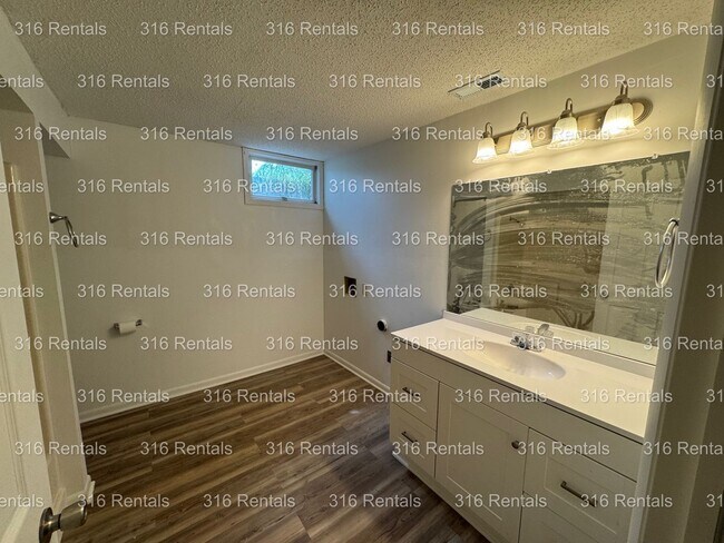 Building Photo - 1101 Hoch
