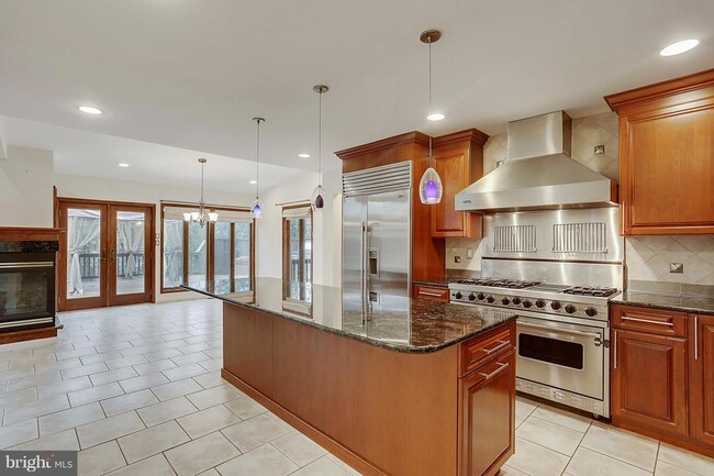 Building Photo - 9801 Clydesdale St