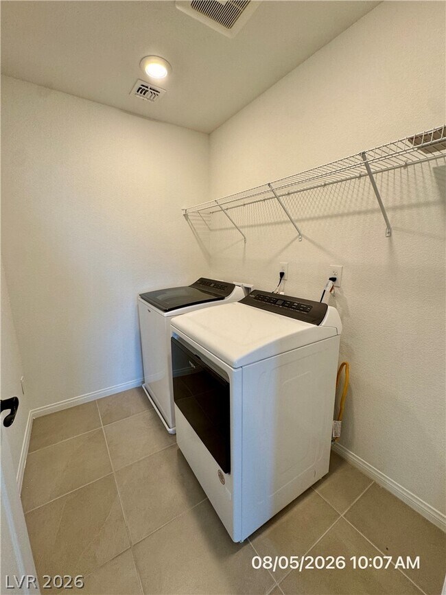 Building Photo - 2602 Cava Tirreni St