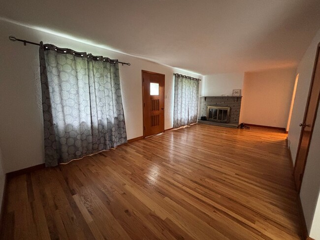 Building Photo - Home in Upper St. Clair!