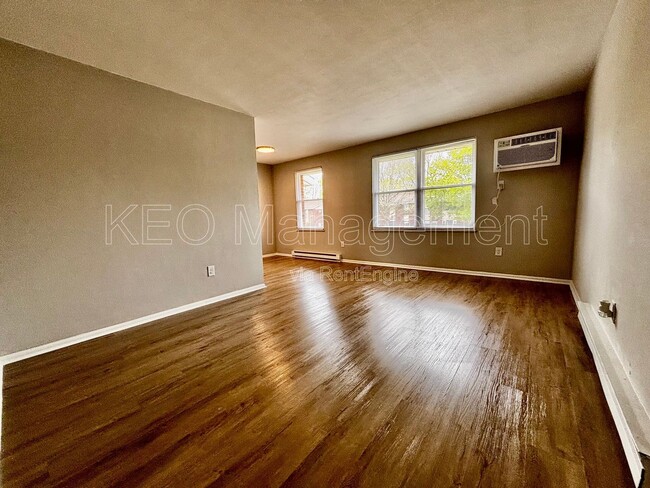 Building Photo - 1257 Sanlor Ave