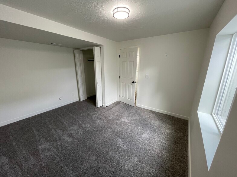 Building Photo - 844 N Basalt