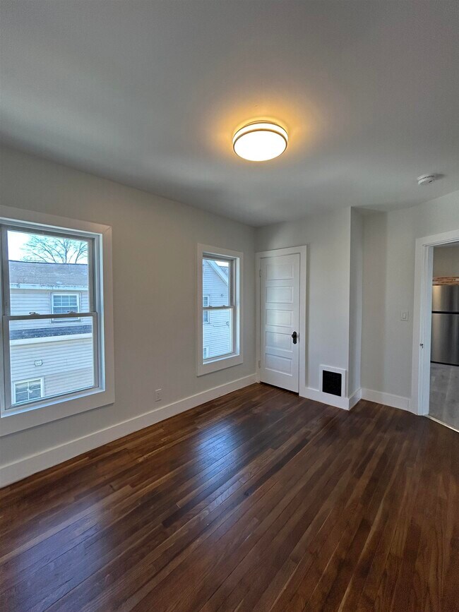 Building Photo - 6 Holmes St