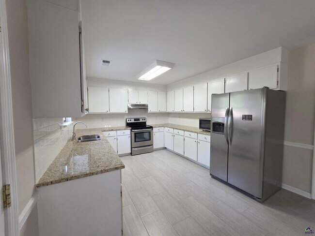 Building Photo - 501 Fieldstone Rd