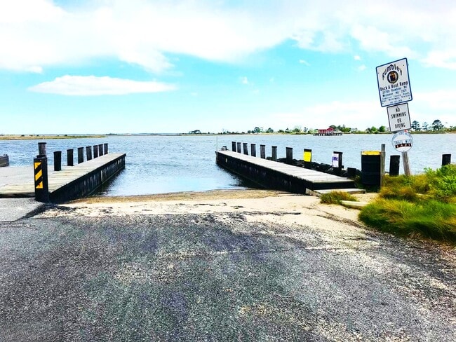 Building Photo - 8034 Riverview Rd