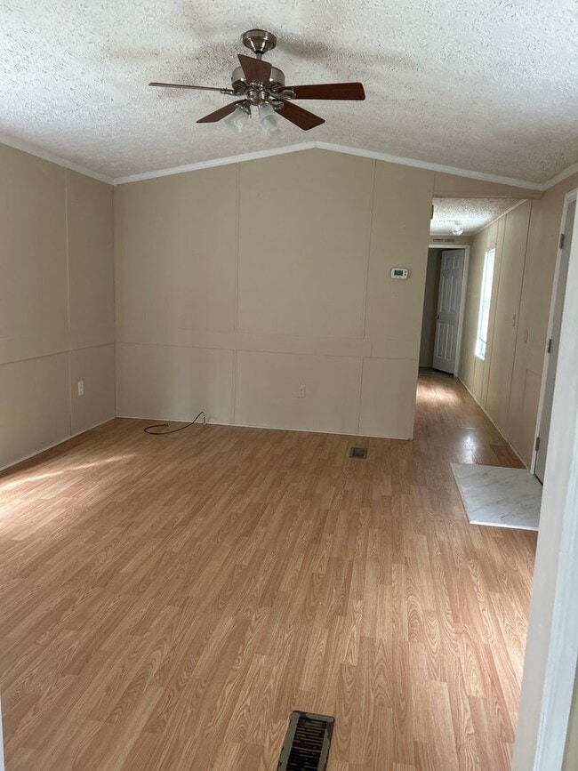 Building Photo - 209 McQueen St