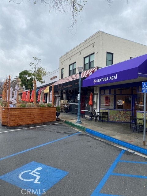 Building Photo - 128 N Yale Ave