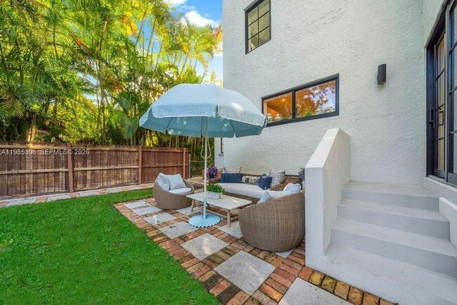 Building Photo - 151 NE 43rd St