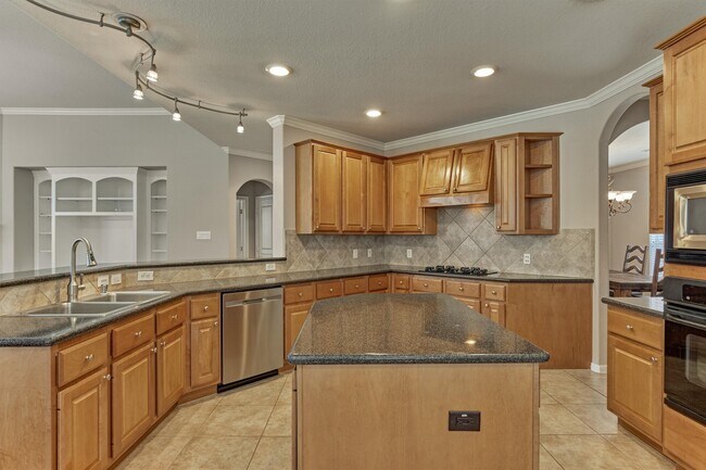 Building Photo - 30 Desert Rose Pl