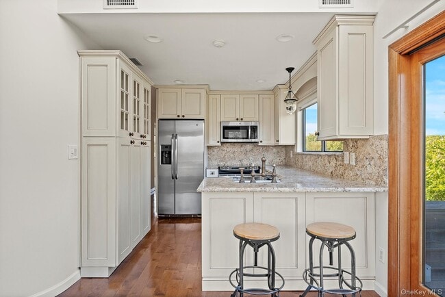 Building Photo - 59 Watchogue Ave