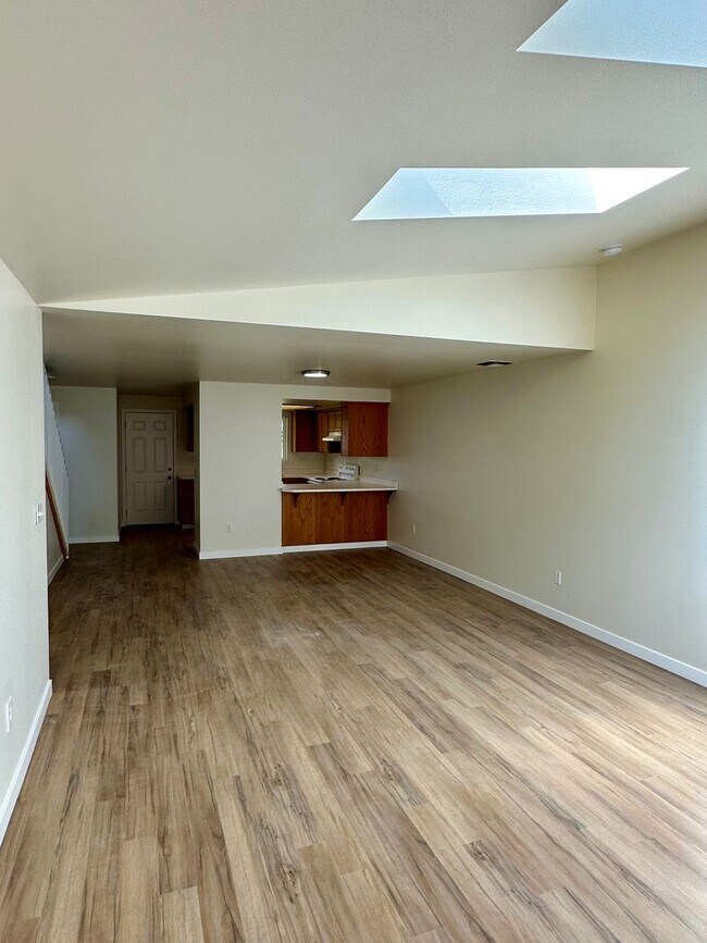 Building Photo - 843 Morse Ave SW