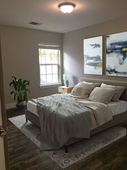 Building Photo - 709 W Woodard St