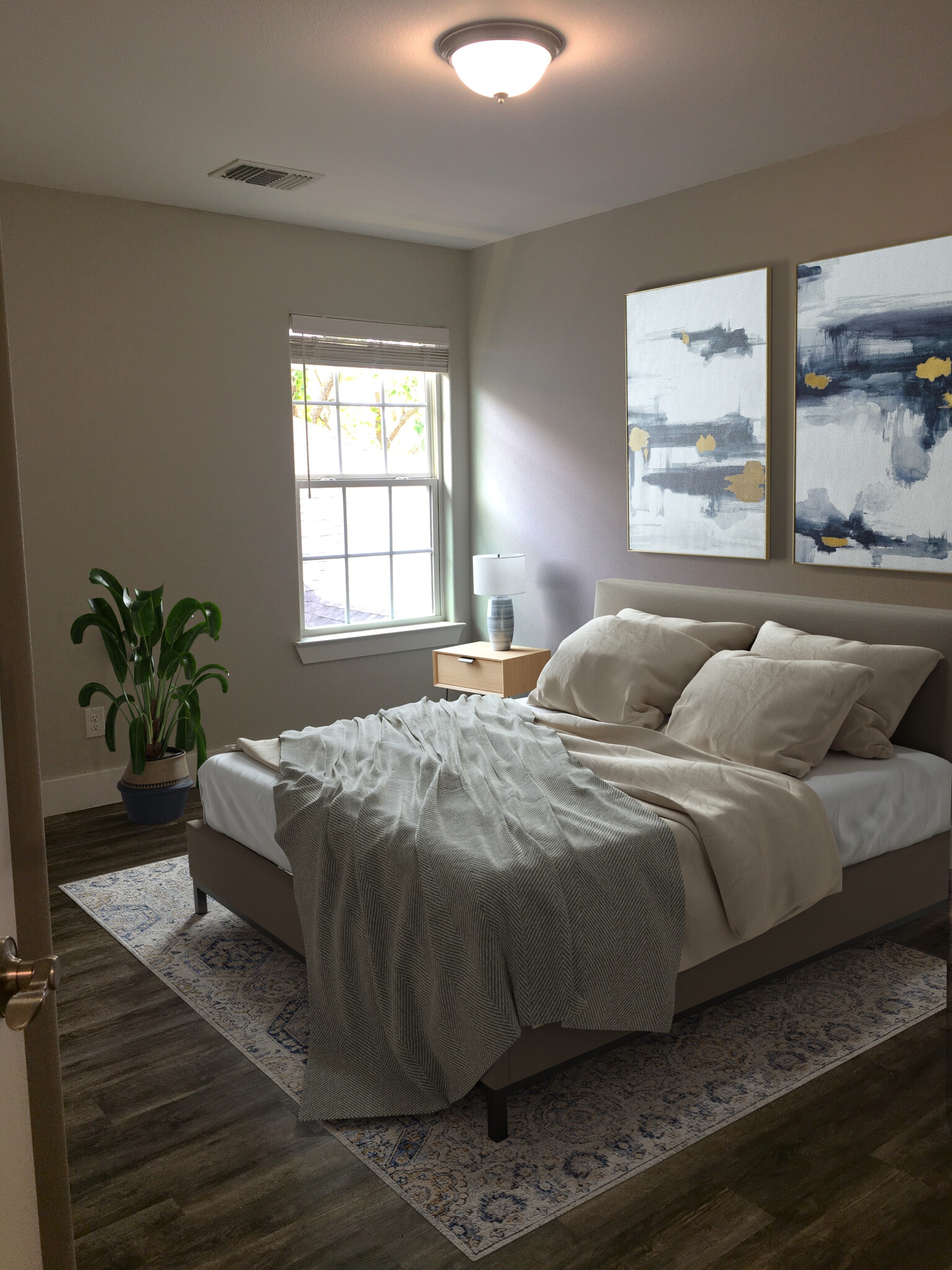 Building Photo - 709 W Woodard St