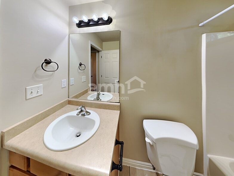 Building Photo - 260 N 360 W