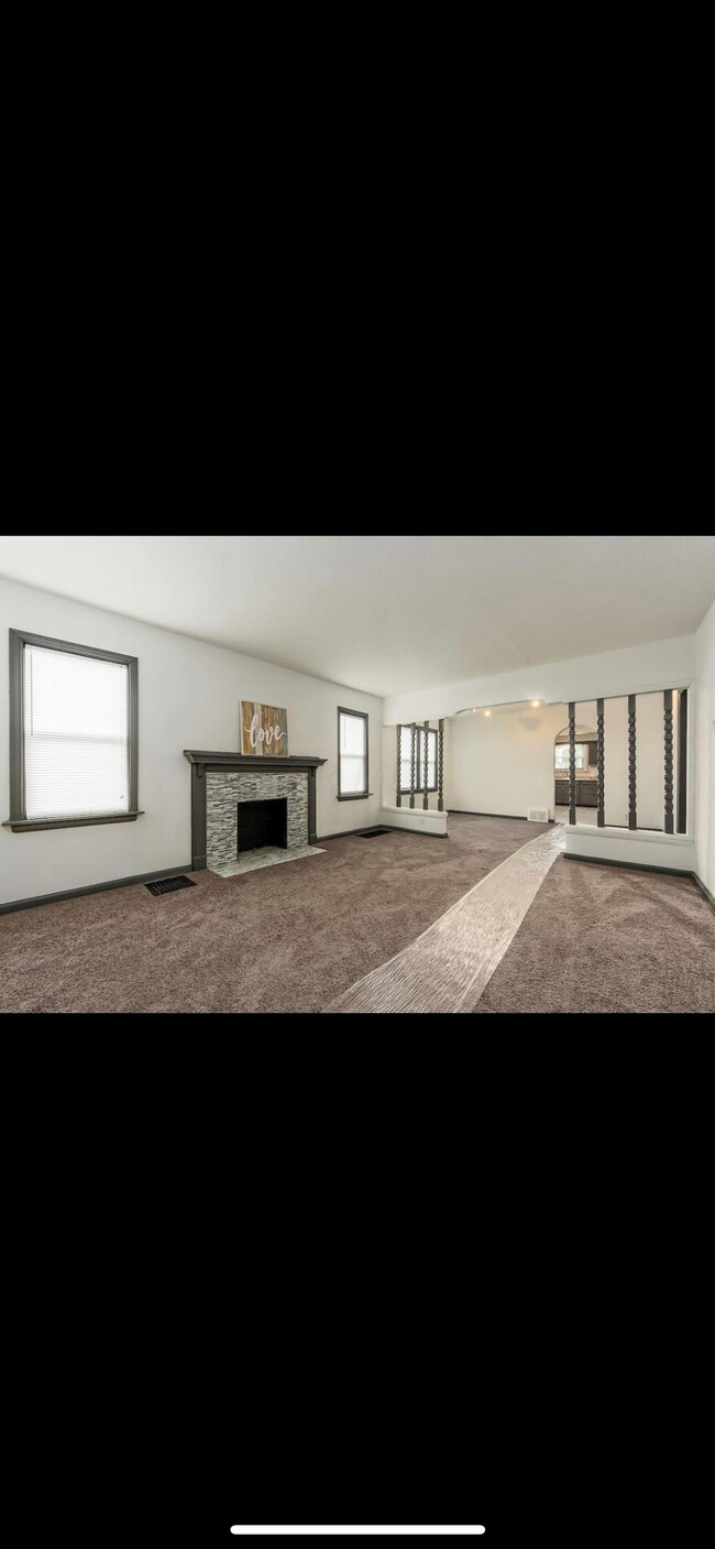 Building Photo - 1246 E 22nd Ave