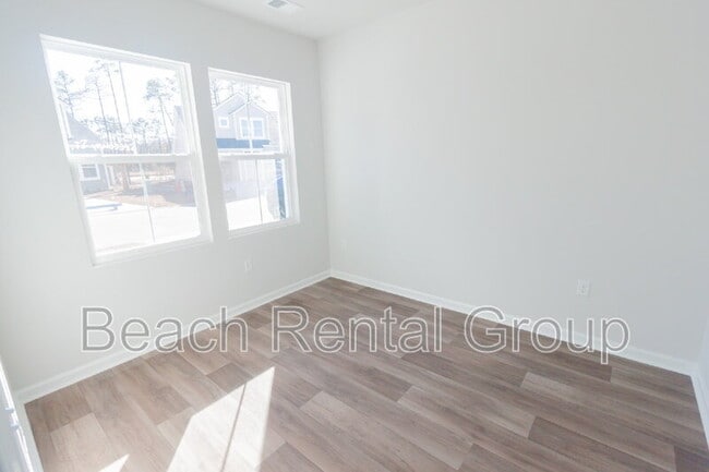 Building Photo - 1375 Speedway St