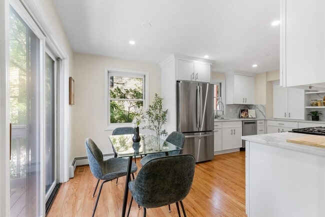 Building Photo - 29 Cottage St